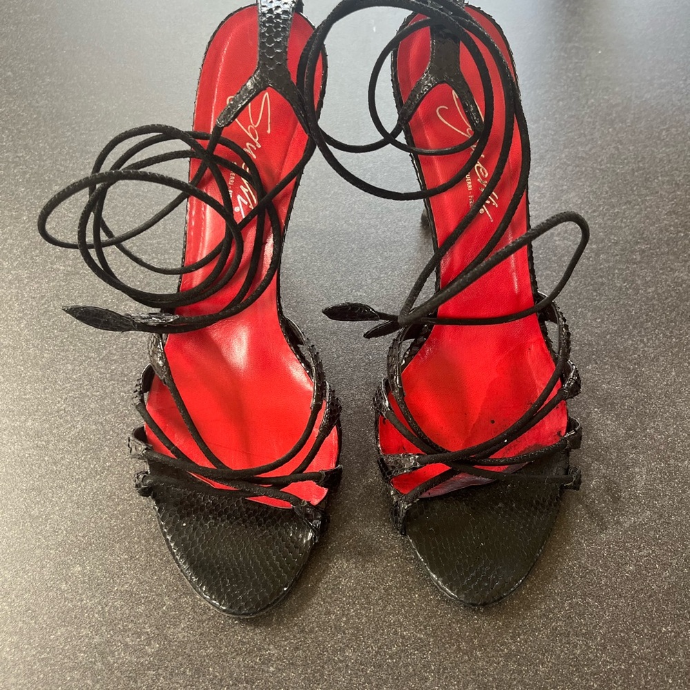 Vero Cuoio Black and Red Strappy Heels